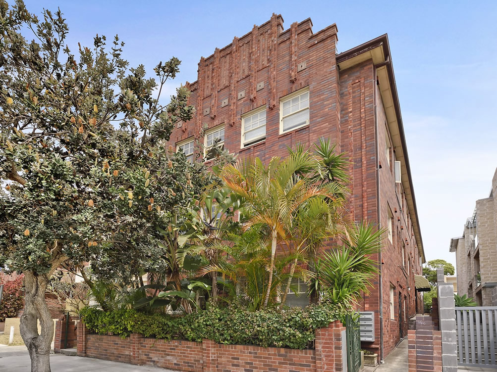 Buyers Agent Purchase – Curlewis St., Bondi Beach, Sydney - Facade