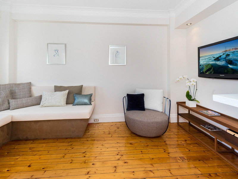 Buyers Agent Purchase – Woolloomooloo, Sydney - Living Room with TV