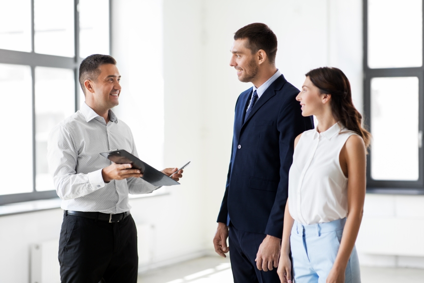 Buyers agent in North Sydney guiding clients