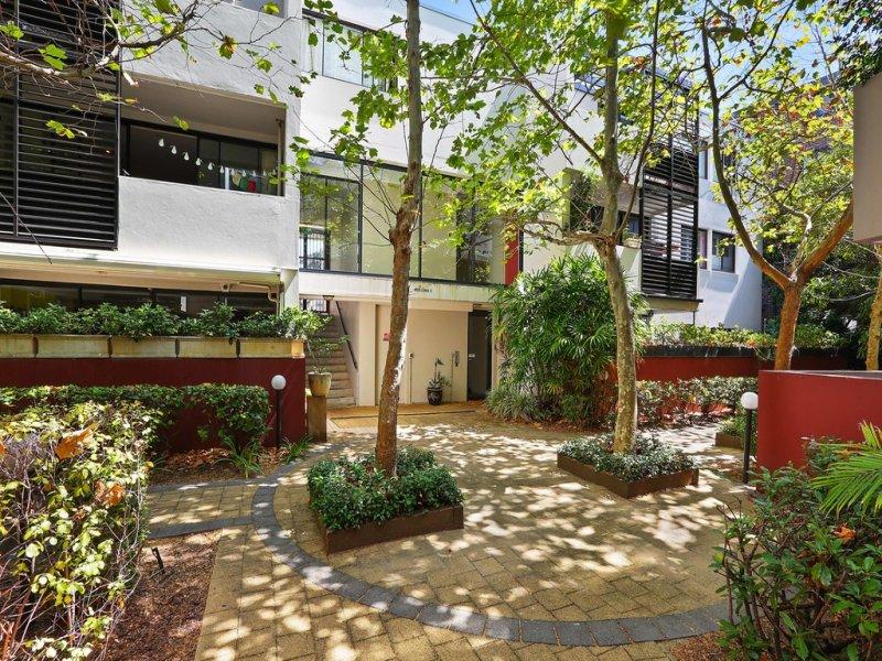 Chippendale Auction Bidding - Courtyard