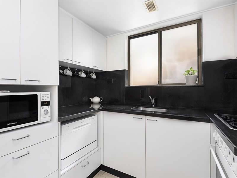 Clovelly Beach Auction Bidding - Kitchen
