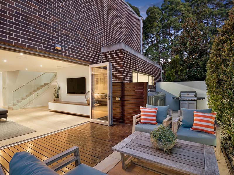 Dulwich Hill Auction Bidding - Courtyard