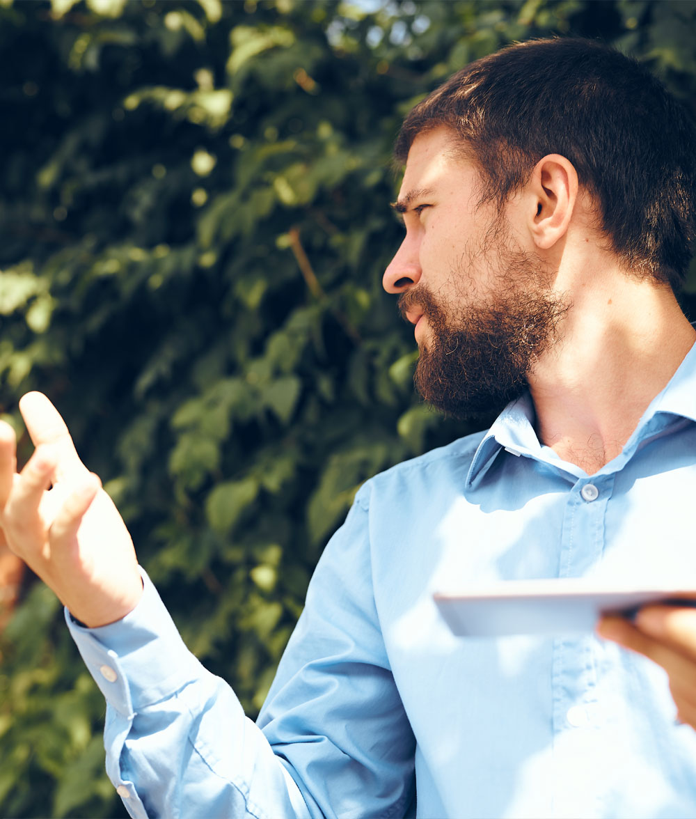 Curious buyers agent during auction bidding in sydney